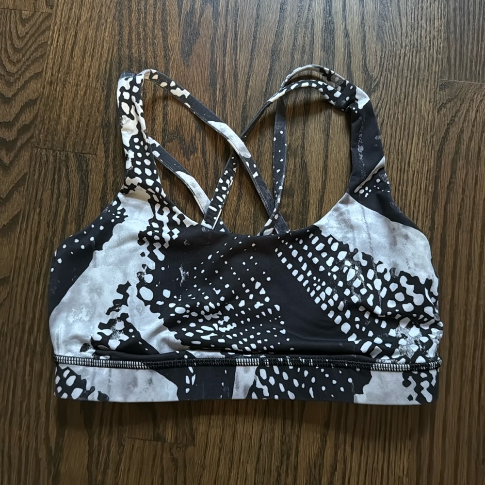 Lululemon small sports bra
